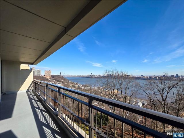 1 Horizon 811, Fort Lee, NJ 07024