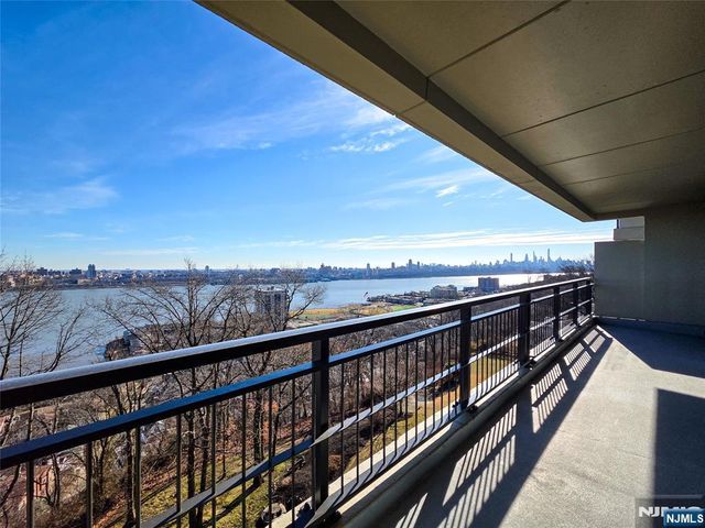 1 Horizon 811, Fort Lee, NJ 07024