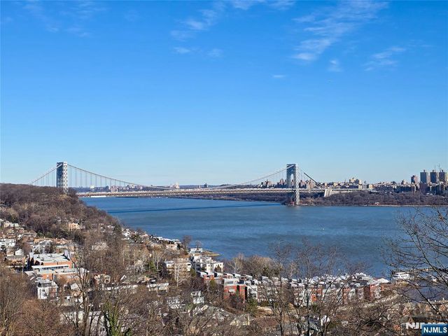 1 Horizon 811, Fort Lee, NJ 07024