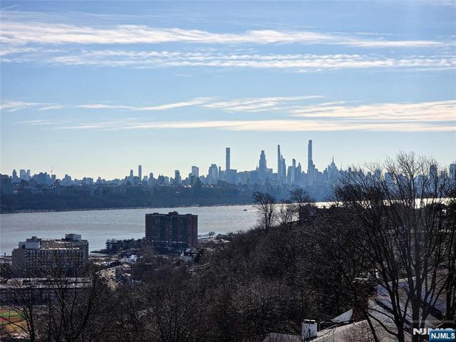 1 Horizon 811, Fort Lee, NJ 07024