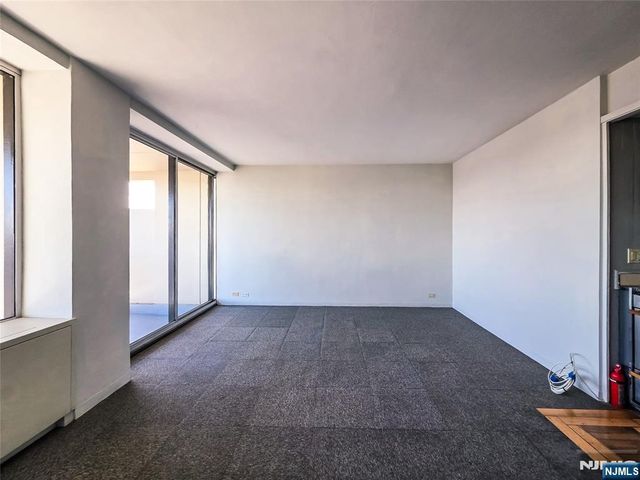 1 Horizon 811, Fort Lee, NJ 07024