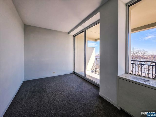 1 Horizon 811, Fort Lee, NJ 07024