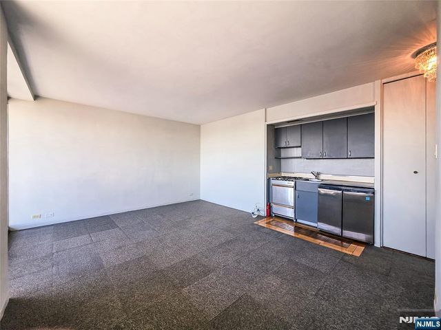 1 Horizon 811, Fort Lee, NJ 07024