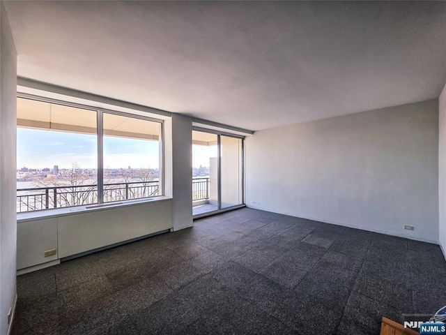 1 Horizon 811, Fort Lee, NJ 07024