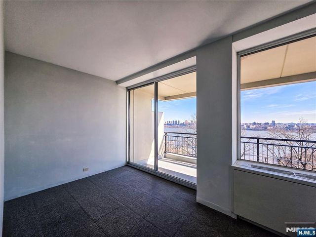 1 Horizon 811, Fort Lee, NJ 07024