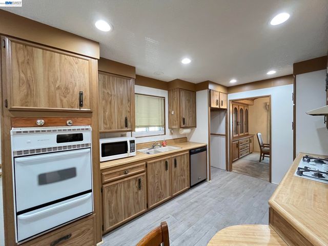 4141 Deep Creek Rd 169, Fremont, CA 94555