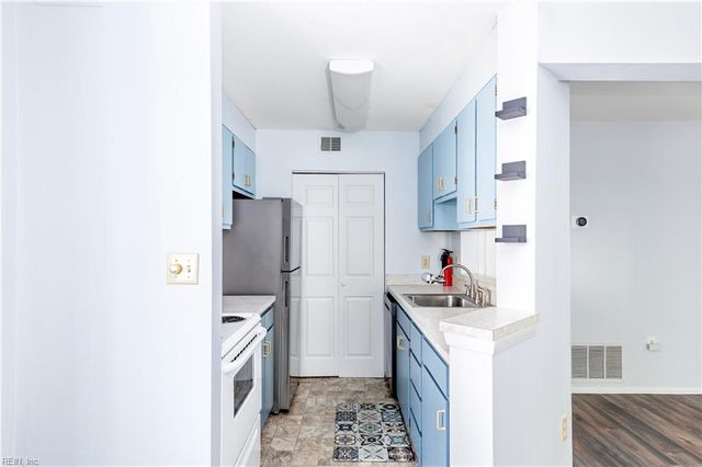 1005 Autumn Woods Ln Apt 108, Virginia Beach, VA 23454