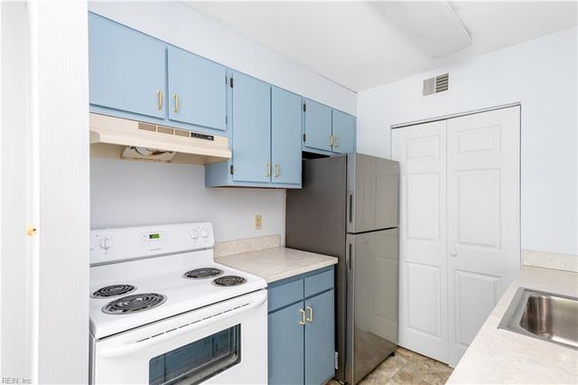 1005 Autumn Woods Ln Apt 108, Virginia Beach, VA 23454