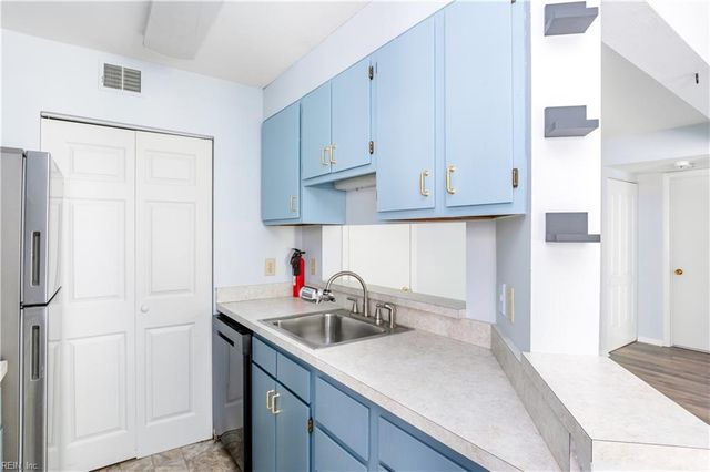 1005 Autumn Woods Ln Apt 108, Virginia Beach, VA 23454