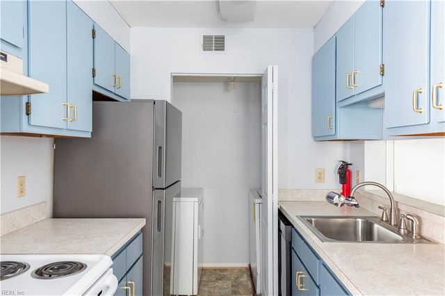 1005 Autumn Woods Ln Apt 108, Virginia Beach, VA 23454