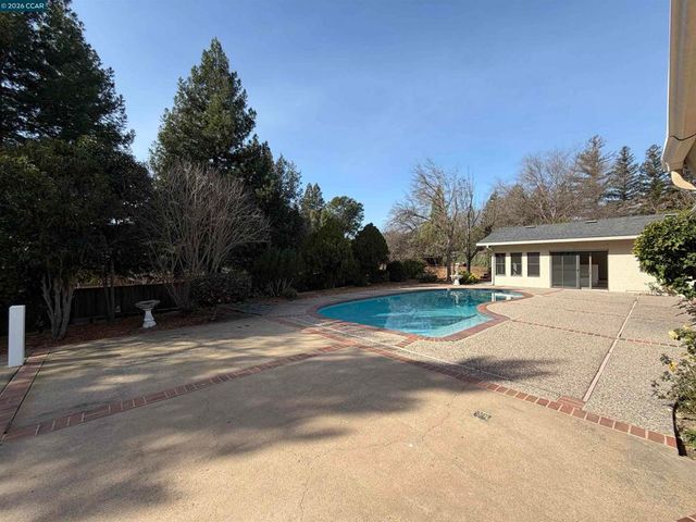 2994 Roundhill Rd, Alamo, CA 94507
