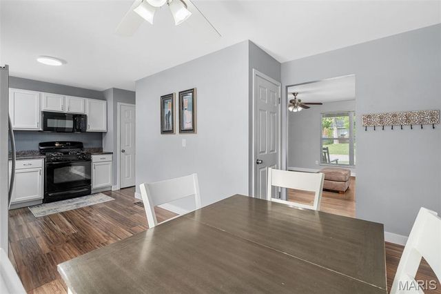 6 Cricklewood Lane, St Peters, MO 63376