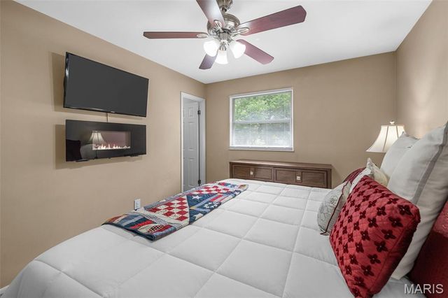 6 Cricklewood Lane, St Peters, MO 63376