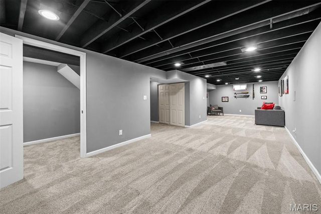 6 Cricklewood Lane, St Peters, MO 63376