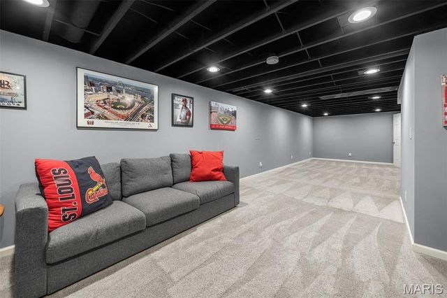 6 Cricklewood Lane, St Peters, MO 63376