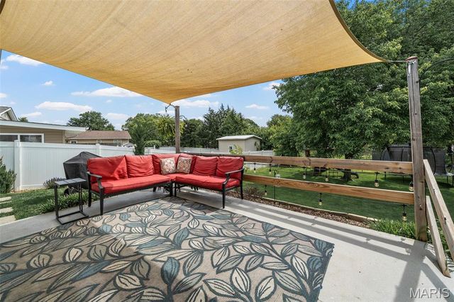 6 Cricklewood Lane, St Peters, MO 63376