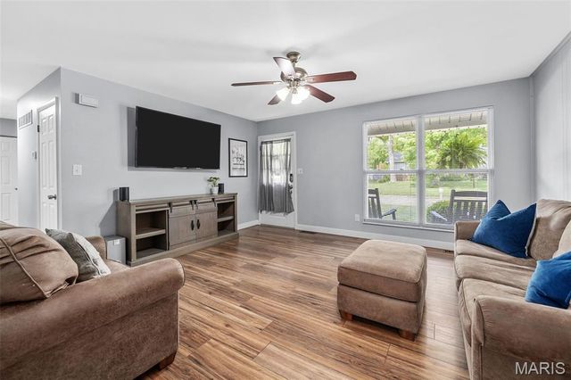 6 Cricklewood Lane, St Peters, MO 63376