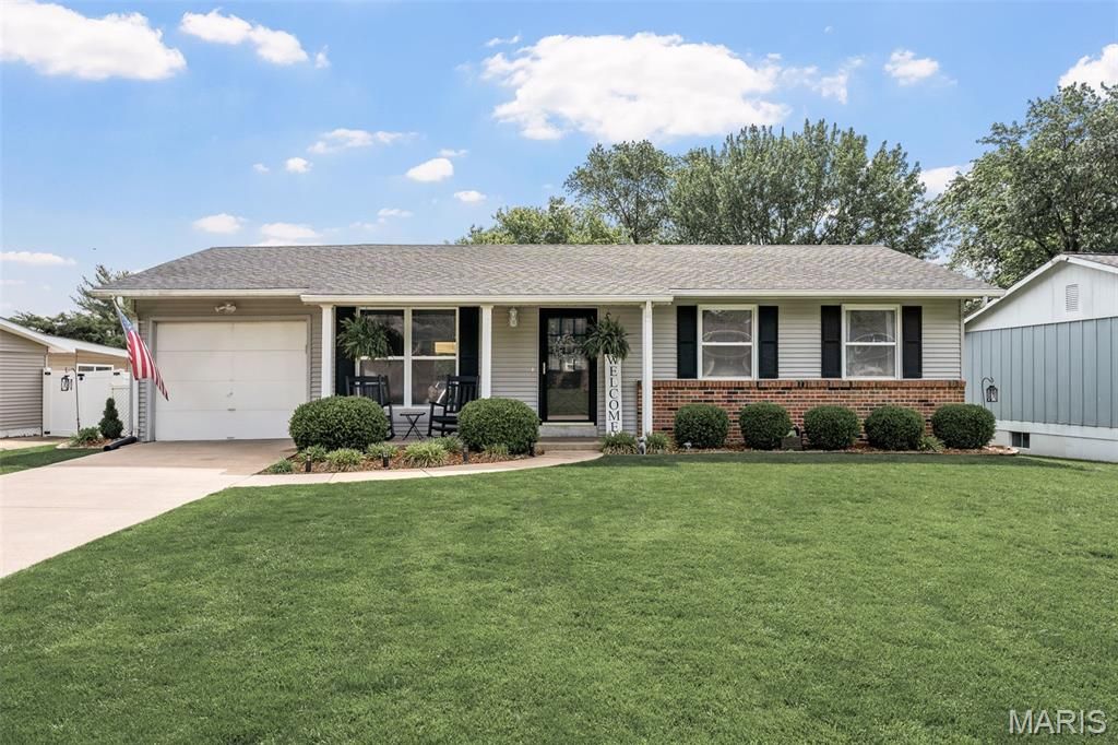 6 Cricklewood Lane, St Peters, MO 63376