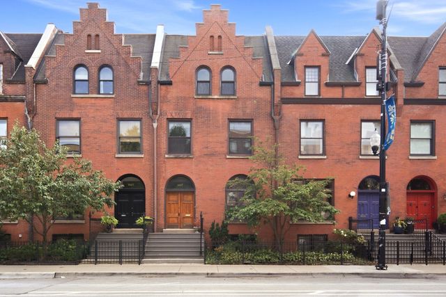 907 W Fullerton Avenue, Chicago, IL 60614