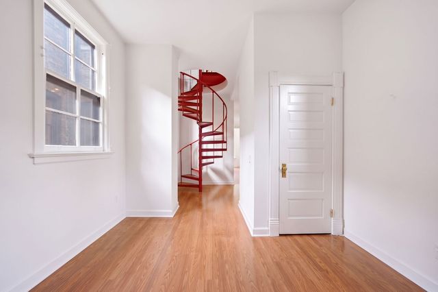 907 W Fullerton Avenue, Chicago, IL 60614