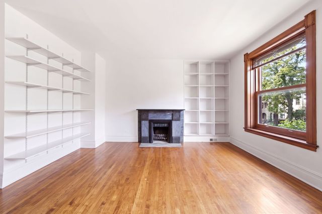 907 W Fullerton Avenue, Chicago, IL 60614