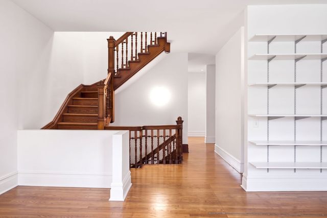 907 W Fullerton Avenue, Chicago, IL 60614