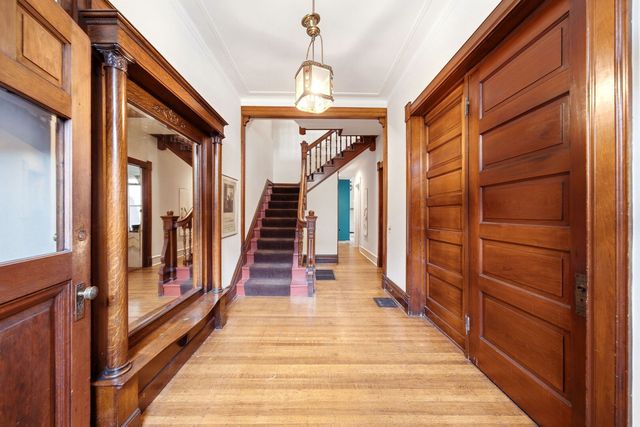 907 W Fullerton Avenue, Chicago, IL 60614