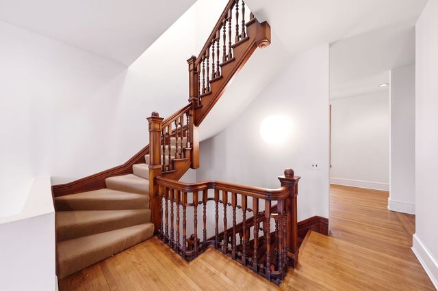 907 W Fullerton Avenue, Chicago, IL 60614