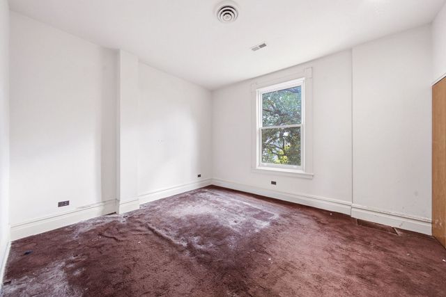 907 W Fullerton Avenue, Chicago, IL 60614
