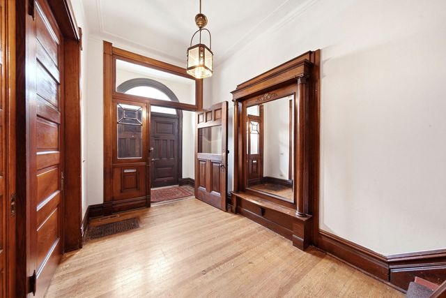 907 W Fullerton Avenue, Chicago, IL 60614