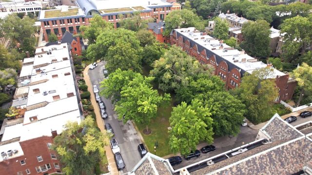 907 W Fullerton Avenue, Chicago, IL 60614