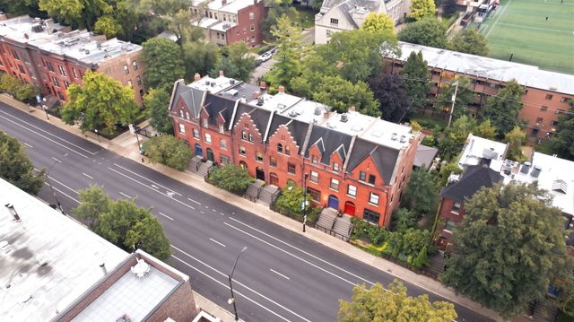 907 W Fullerton Avenue, Chicago, IL 60614