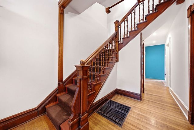 907 W Fullerton Avenue, Chicago, IL 60614