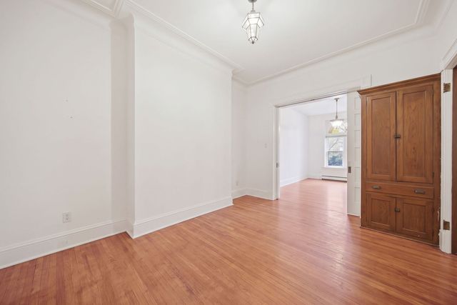 907 W Fullerton Avenue, Chicago, IL 60614