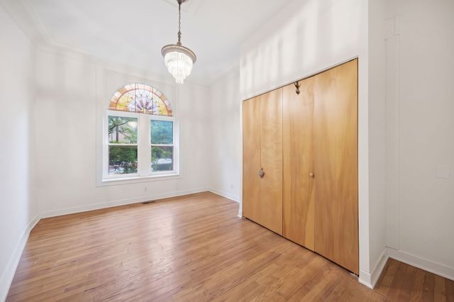 907 W Fullerton Avenue, Chicago, IL 60614