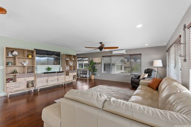 94-536 Koaleo Street A, Waipahu, HI 96797