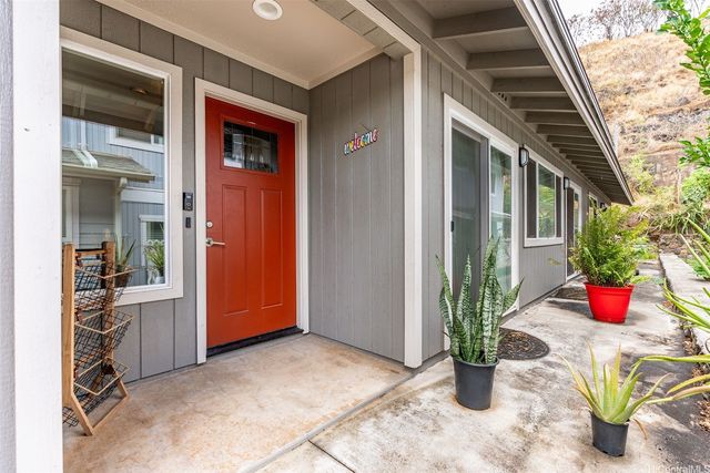 94-536 Koaleo Street A, Waipahu, HI 96797