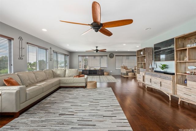 94-536 Koaleo Street A, Waipahu, HI 96797