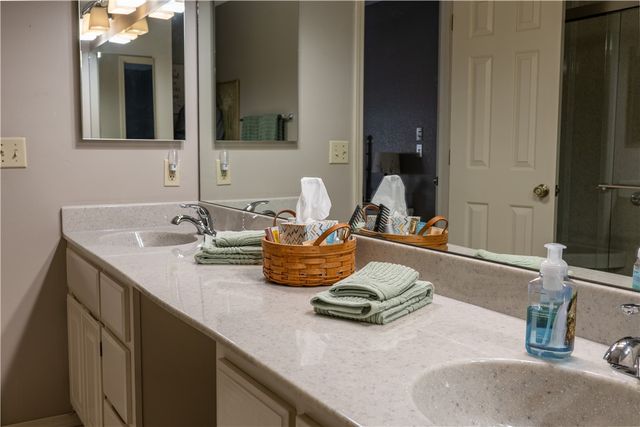 11 Fairway Drive, Bella Vista, AR 72714