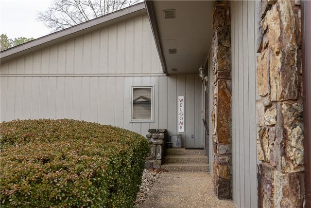 11 Fairway Drive, Bella Vista, AR 72714