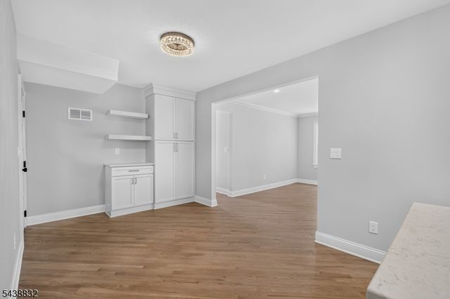 642 Roosevelt St, Westfield Town, NJ 07090