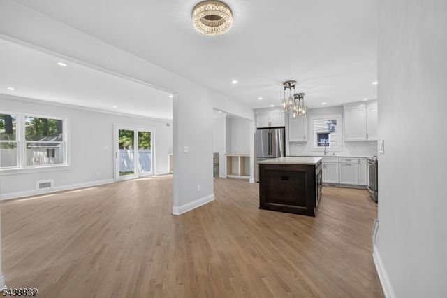 642 Roosevelt St, Westfield Town, NJ 07090