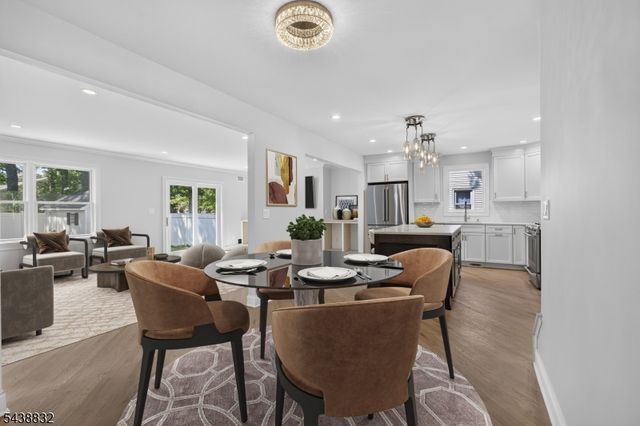 642 Roosevelt St, Westfield Town, NJ 07090