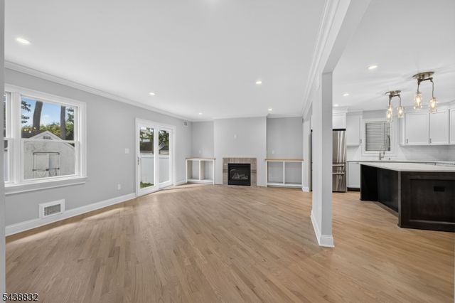 642 Roosevelt St, Westfield Town, NJ 07090