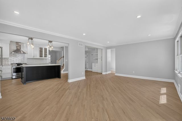 642 Roosevelt St, Westfield Town, NJ 07090