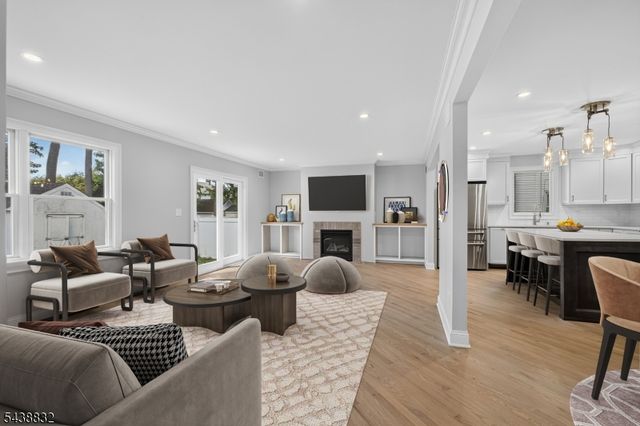 642 Roosevelt St, Westfield Town, NJ 07090