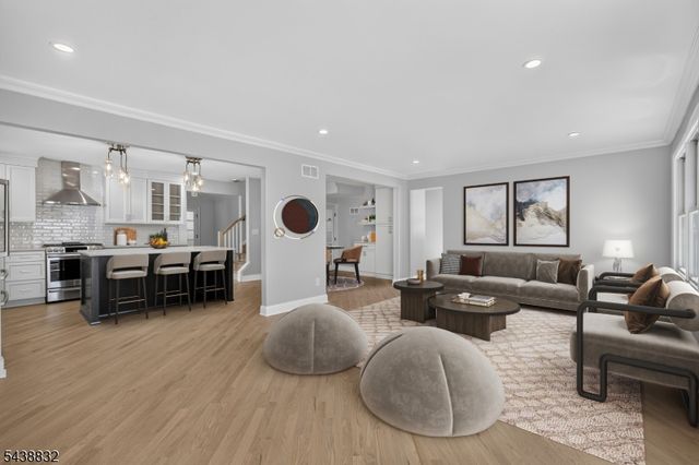 642 Roosevelt St, Westfield Town, NJ 07090