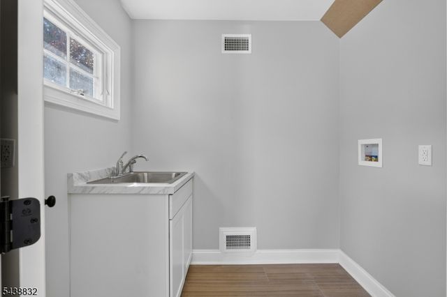 642 Roosevelt St, Westfield Town, NJ 07090