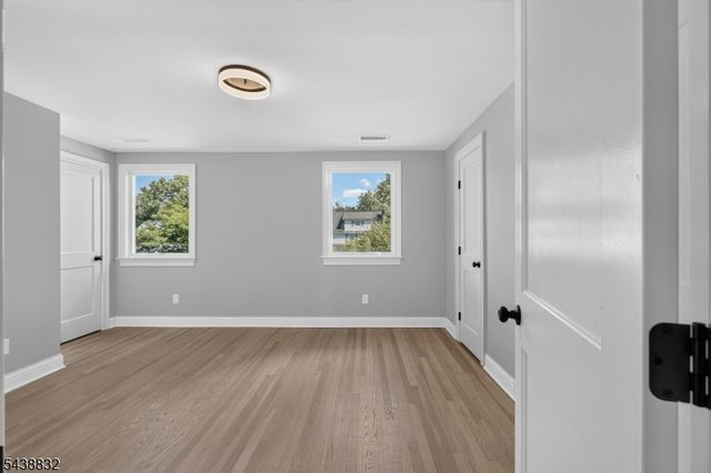 642 Roosevelt St, Westfield Town, NJ 07090