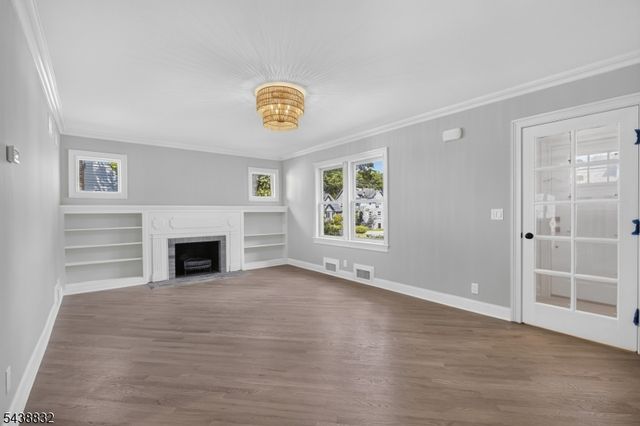 642 Roosevelt St, Westfield Town, NJ 07090